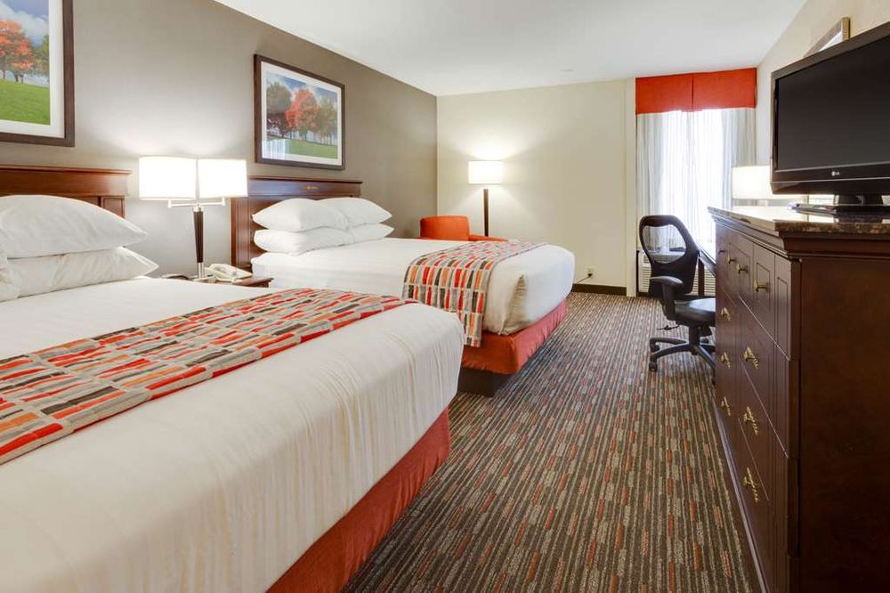 Pear Tree Inn in Sikeston, MO